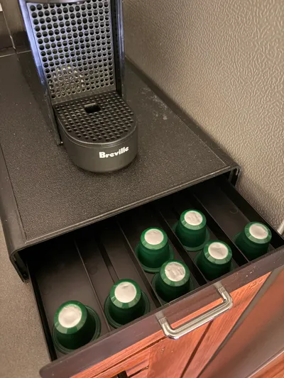 Capsules dispenser